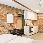 Neat Little Studio With Free Parking