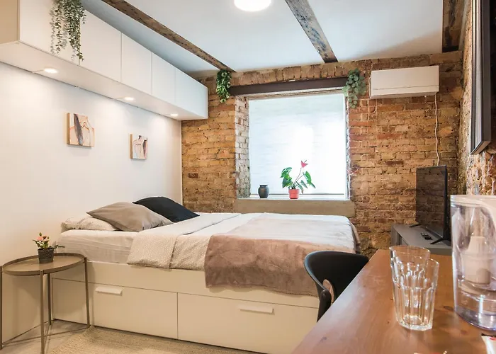 Neat Little Studio With Free Parking