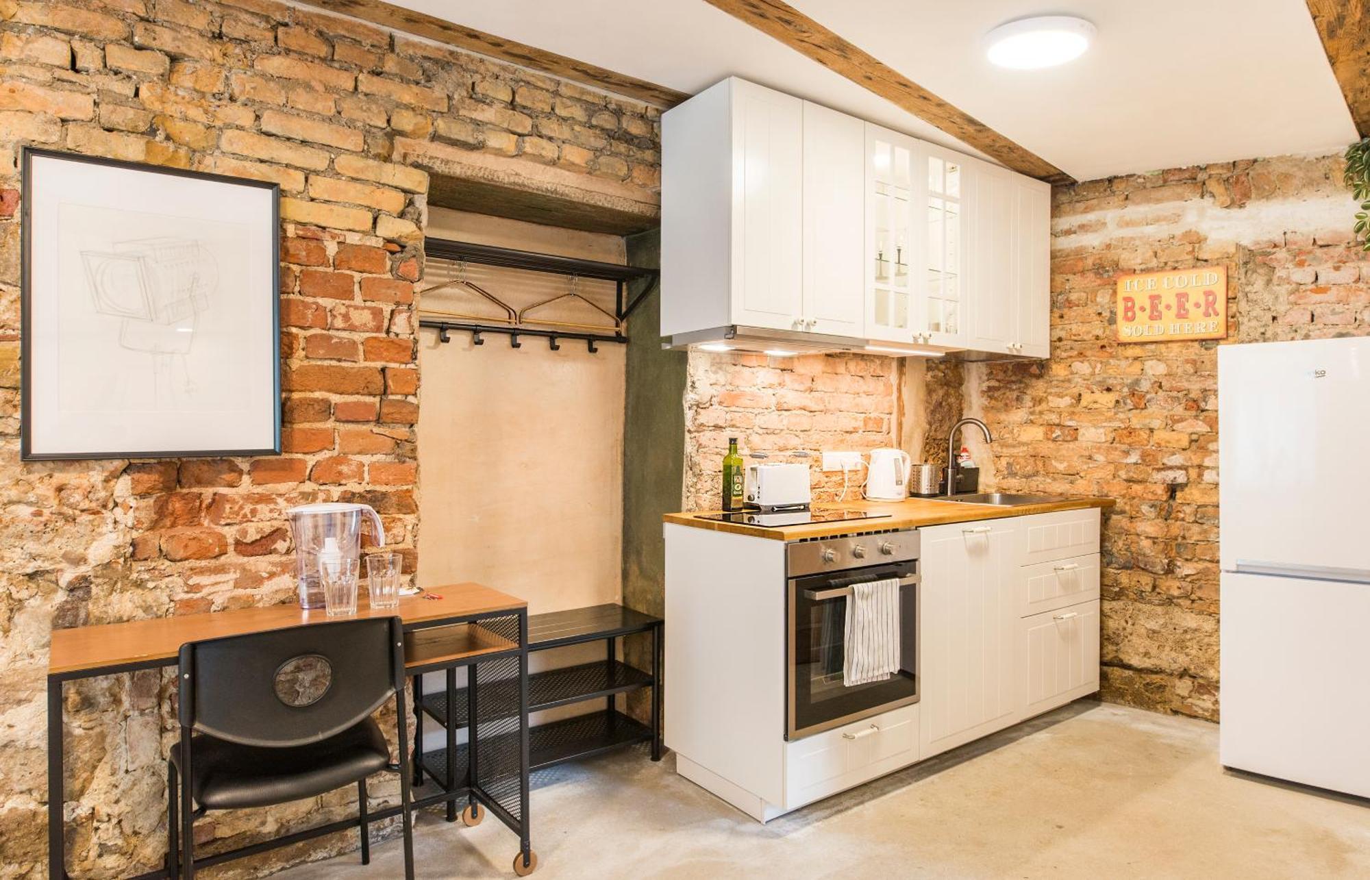 Neat Little With Free Parking Appartement