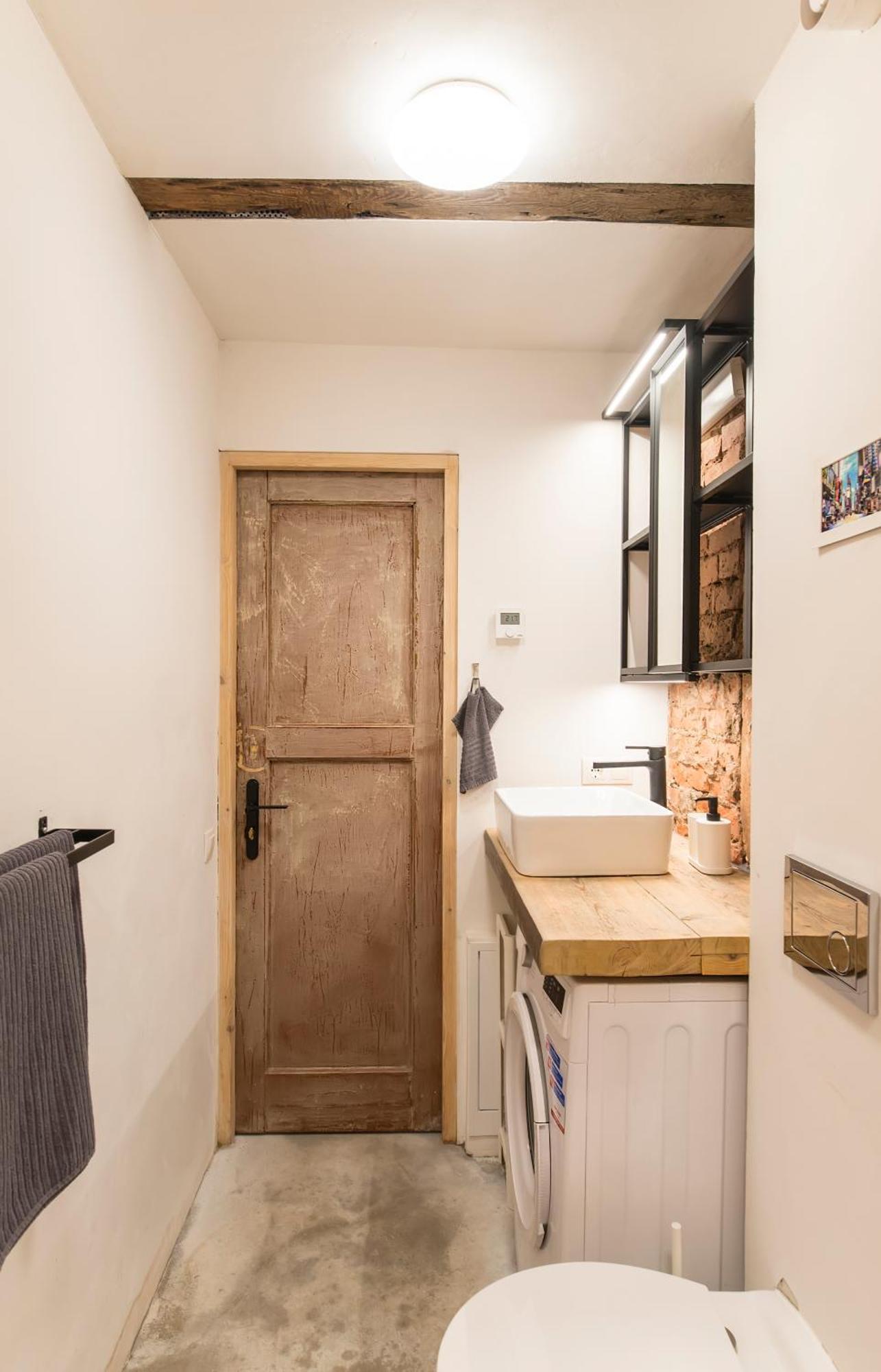 Neat Little With Free Parking Appartement